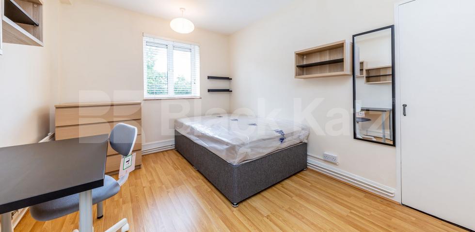 			AMAZING 4 /5 BED IN CAMDEN!, 5 Bedroom, 1 bath, 1 reception Flat			 Crowndale Road, CAMDEN / KINGS CROSS
